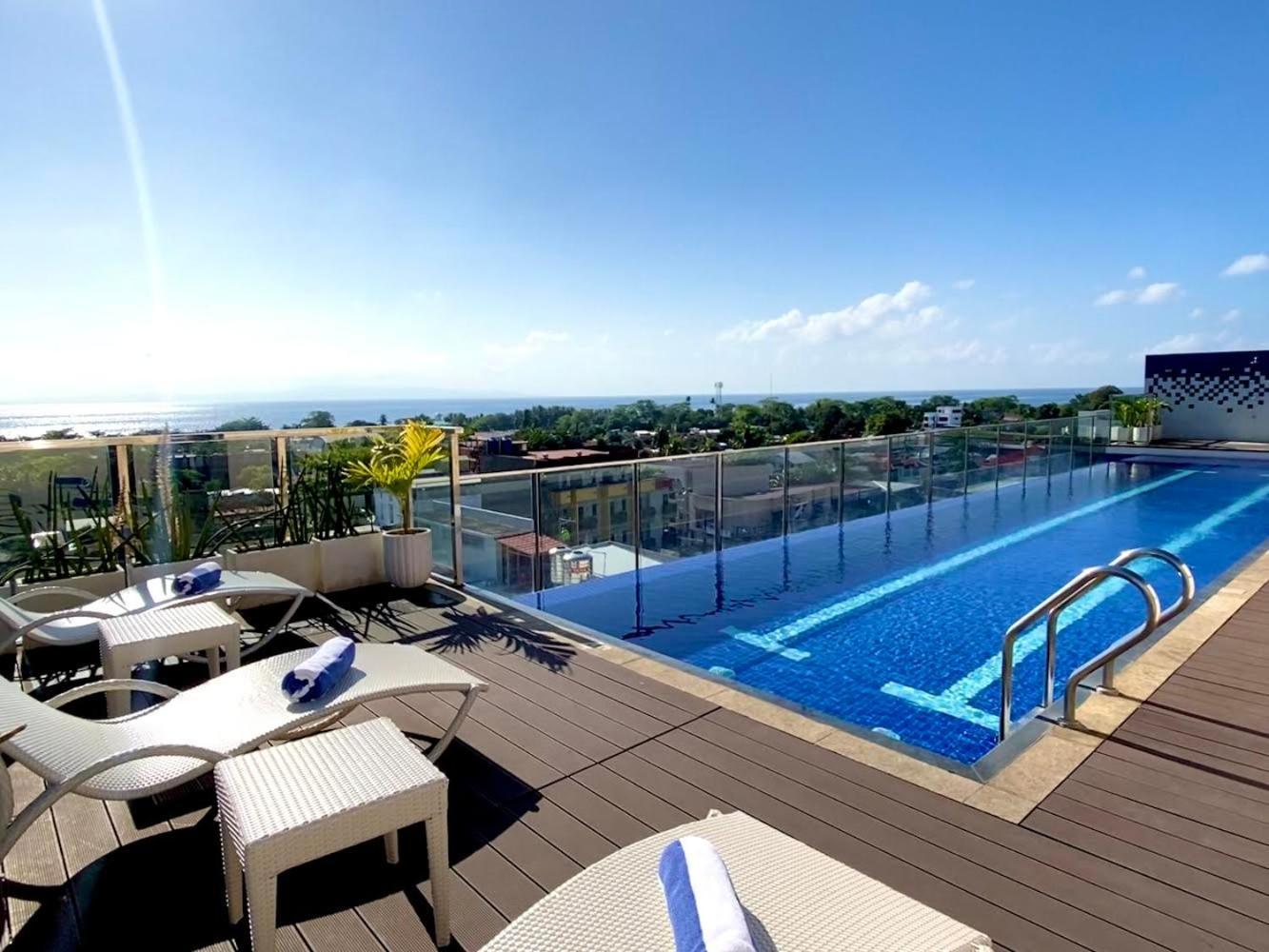 Dccco Hotel Dumaguete City Exteriör bild