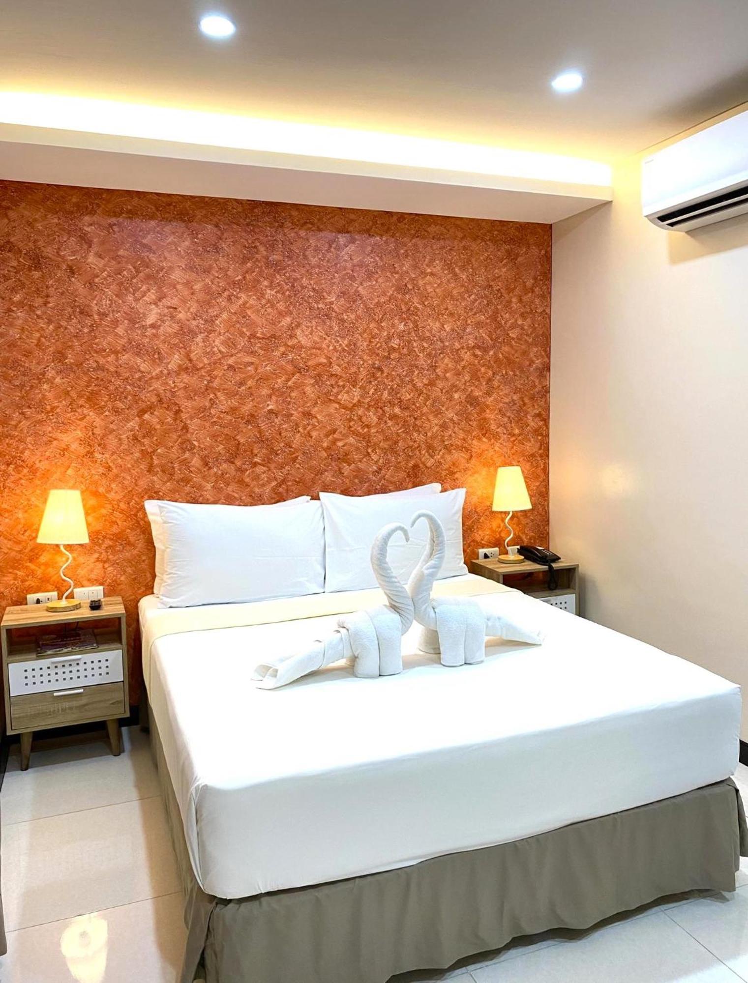 Dccco Hotel Dumaguete City Exteriör bild